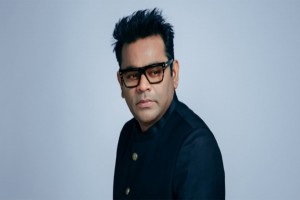 হঠাৎ বুকে ব্যথা নিয়ে হাসপাতালে এ আর রহমান